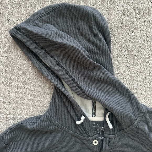 On The Byas men’s Pullover Hoodie - Picture 4 of 6
